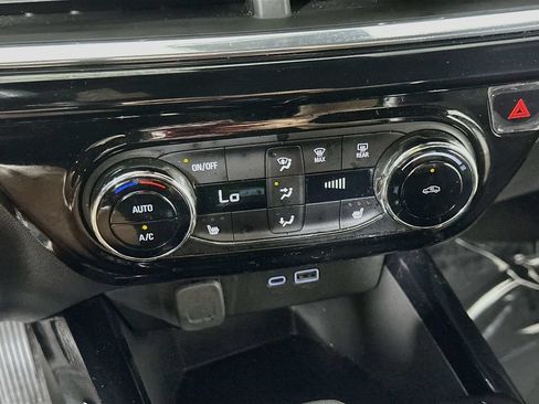 Used 2025 Chevrolet Trax RS w/ Driver Confidence Package FWD image 27