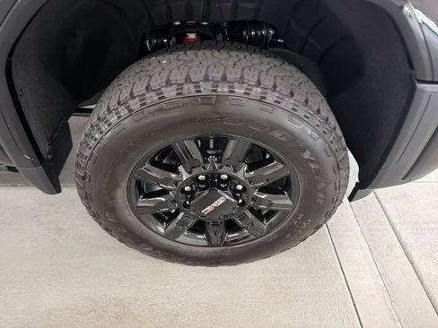 New 2026 GMC Sierra 2500 AT4 w/ AT4 Premium Plus Package AWD/4WD image 4