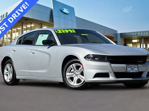 Used 2023 Dodge Charger SXT image 2