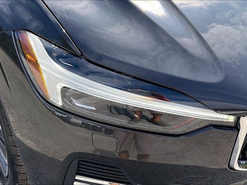 Used 2022 Volvo XC60 B5 Momentum w/ Climate Package image 33