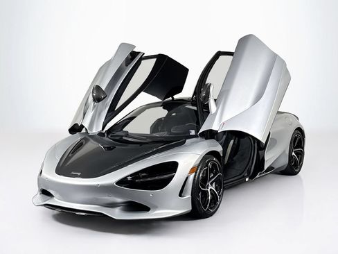 Used 2024 McLaren 750S RWD image 2