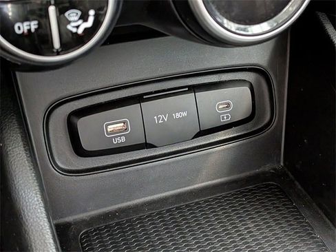 Used 2023 Hyundai Venue SEL image 23