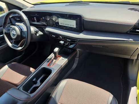 Certified 2025 Nissan Kicks SR FWD image 10
