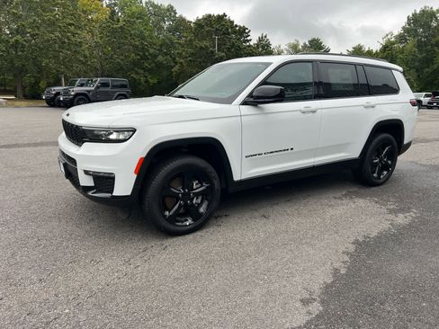 New 2025 Jeep Grand Cherokee L Limited w/ Black Appearance Package image 3