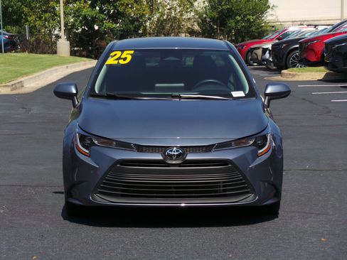 Used 2025 Toyota Corolla LE FWD image 19