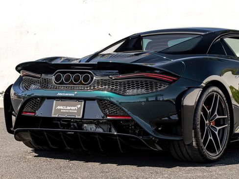 Used 2022 McLaren 765LT RWD image 12