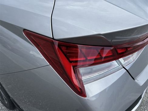 New 2025 Hyundai Elantra Limited image 16