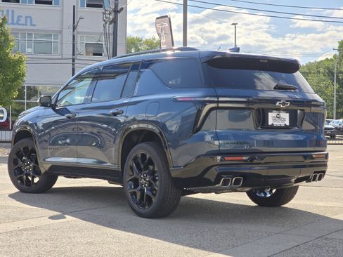 New 2026 Chevrolet Traverse RS w/ LPO, Floor Liner Package FWD image 10