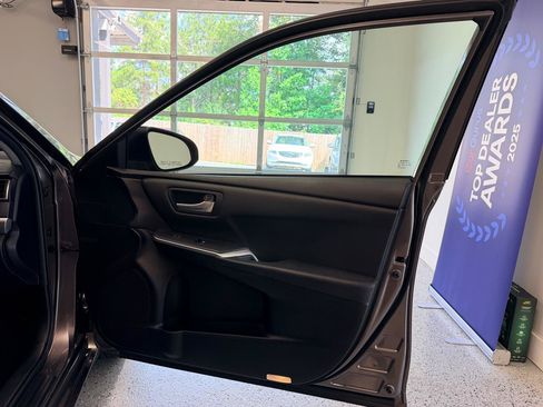 Used 2015 Toyota Camry SE FWD image 21