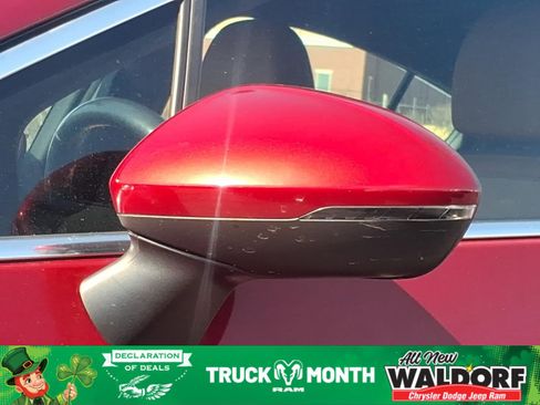 Used 2018 Chevrolet Cruze Premier image 11