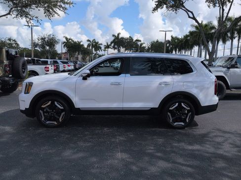 Used 2025 Kia Telluride S FWD image 7