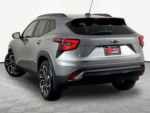 Used 2025 Chevrolet Trax RS w/ Sunroof Package FWD image 4