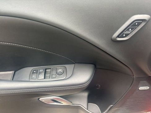 Used 2022 Dodge Challenger SXT w/ Plus Package image 7