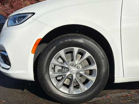 New 2026 Chrysler Pacifica Select image 7