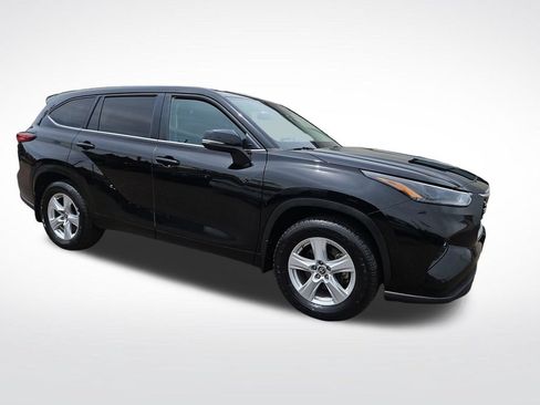 Used 2023 Toyota Highlander LE AWD/4WD image 6