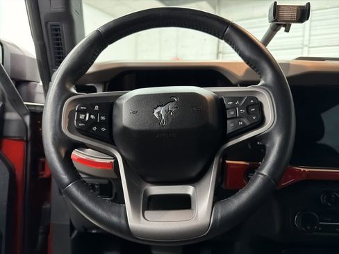 Used 2023 Ford Bronco Wildtrak image 17