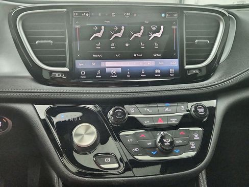 New 2026 Chrysler Pacifica Limited image 27