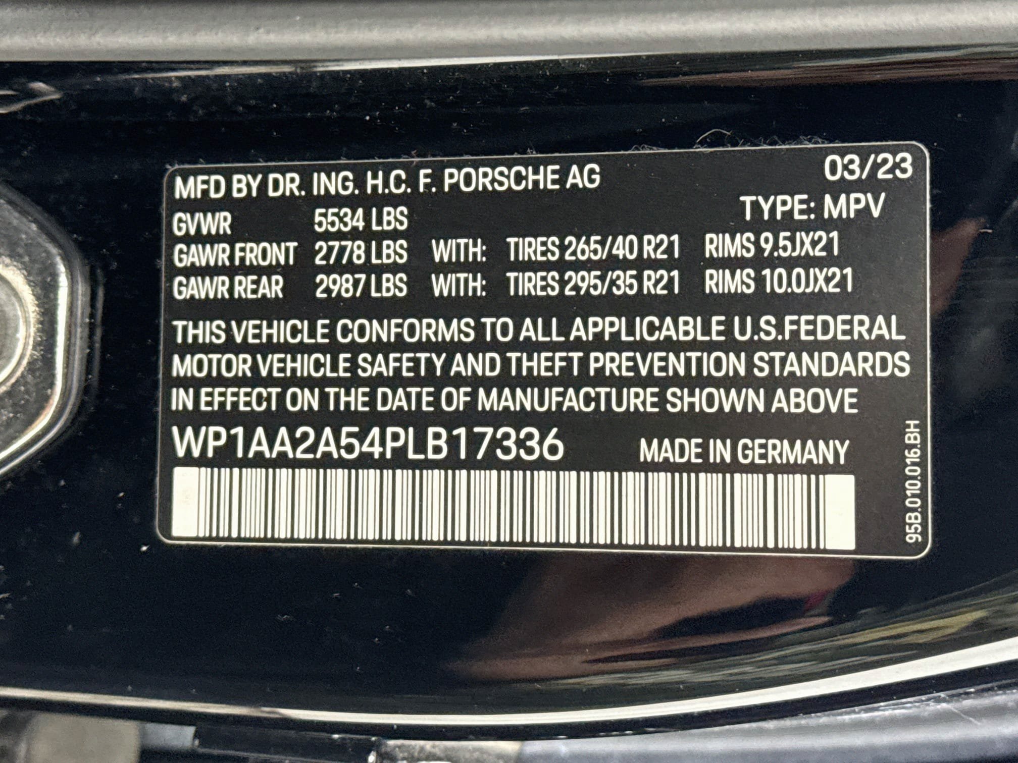 Used 2023 Porsche Macan AWD/4WD image 31