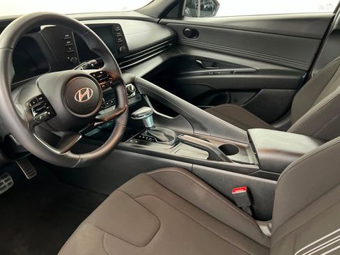 Used 2025 Hyundai Elantra Sport image 15