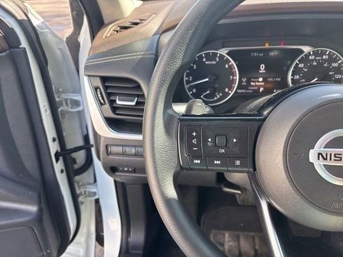 Used 2021 Nissan Rogue S FWD image 17