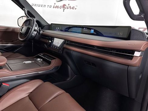 New 2026 Lincoln Navigator Reserve AWD/4WD image 33
