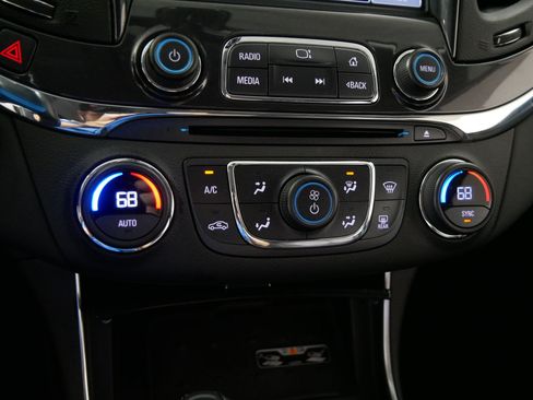 Used 2019 Chevrolet Impala Premier FWD image 23