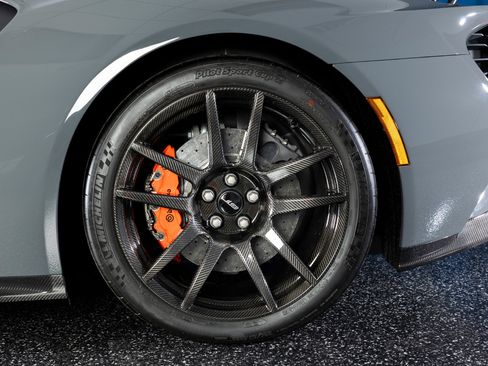 Used 2020 Ford GT Carbon Series image 30