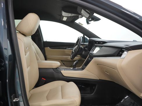 Used 2019 Cadillac XT5 AWD image 12