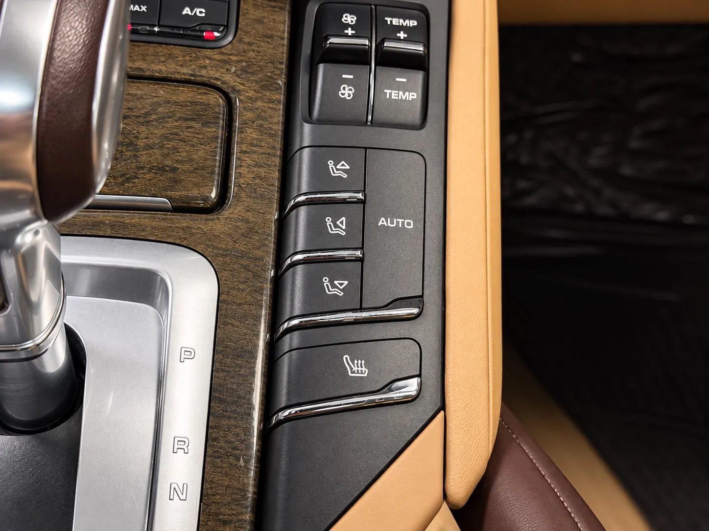 Used 2016 Porsche Cayenne Turbo AWD/4WD image 52