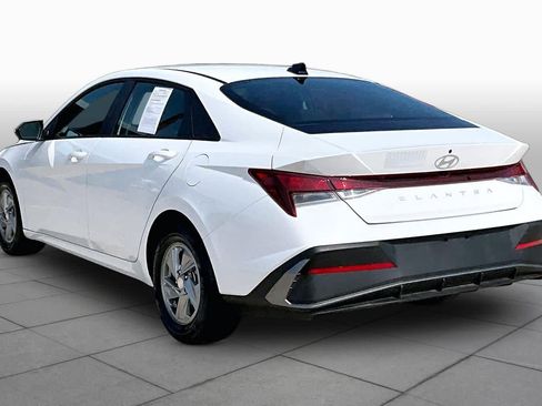 Used 2026 Hyundai Elantra SE FWD image 11