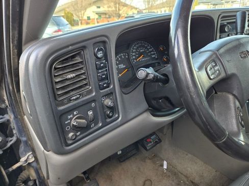 Used 2006 GMC Yukon XL SLT w/ SLT Preferred Equipment Group AWD/4WD image 12