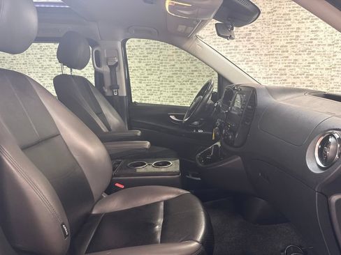 Used 2022 Mercedes-Benz Metris Passenger image 10