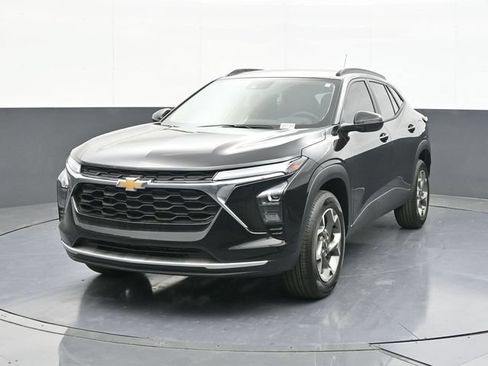 New 2026 Chevrolet Trax LT w/ Driver Confidence Package FWD image 2