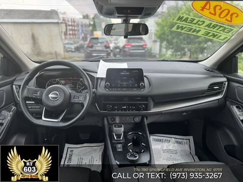 Used 2024 Nissan Rogue SV image 15