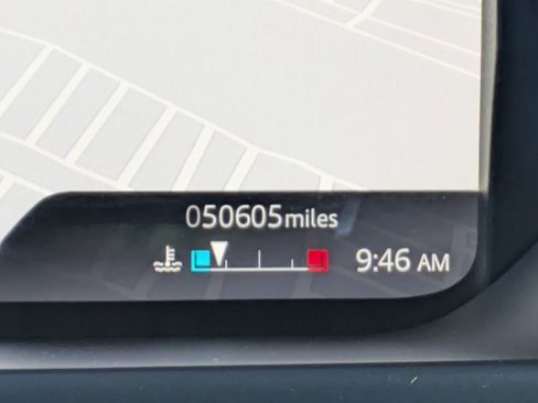 Used 2020 Land Rover Defender 110 SE image 11