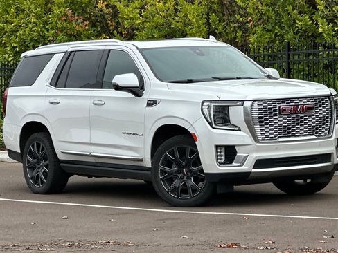 Used 2021 GMC Yukon Denali image 2