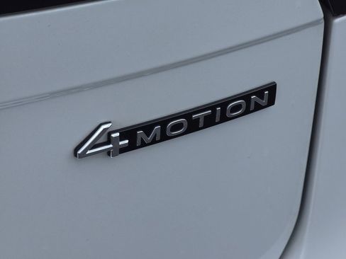 Used 2024 Volkswagen Tiguan SE R-Line AWD/4WD image 15