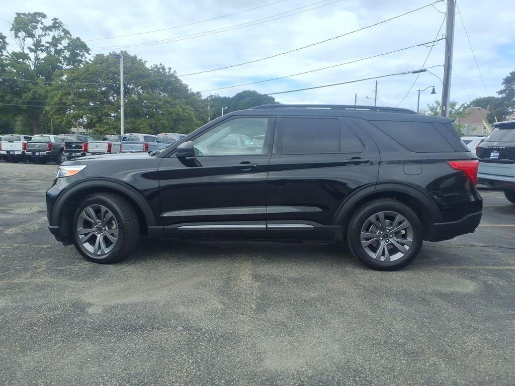 Used 2023 Ford Explorer XLT w/ Equipment Group 202A AWD/4WD image 9