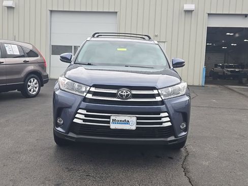 Used 2019 Toyota Highlander Limited AWD/4WD image 2