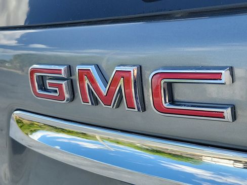 Used 2024 GMC Terrain SLE image 8