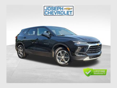 Used 2025 Chevrolet Blazer LT AWD/4WD image 1