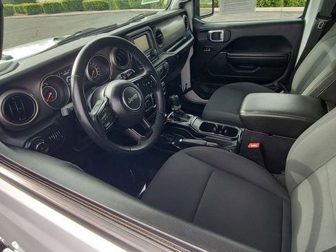 Used 2018 Jeep Wrangler Unlimited Sport S image 10