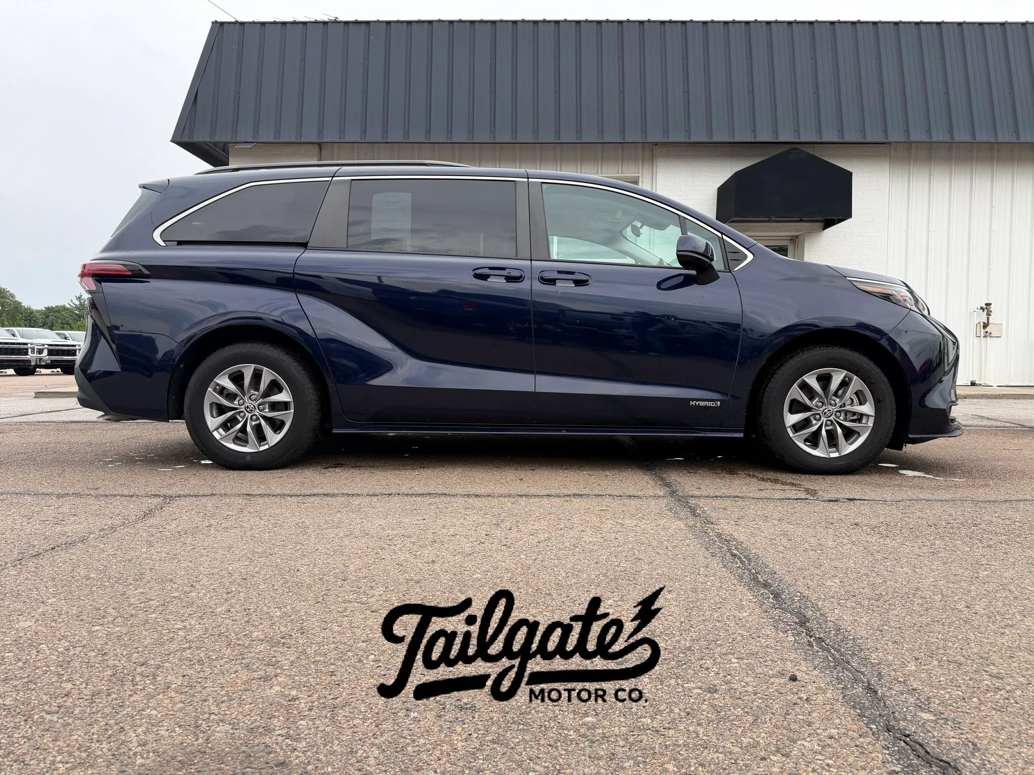Used 2021 Toyota Sienna LE AWD/4WD image 1