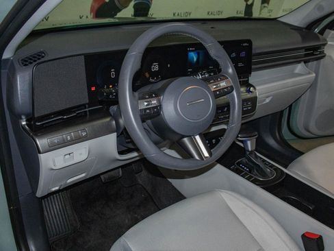 Used 2025 Hyundai Kona SEL FWD image 5