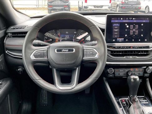 Used 2023 Jeep Compass Trailhawk image 8