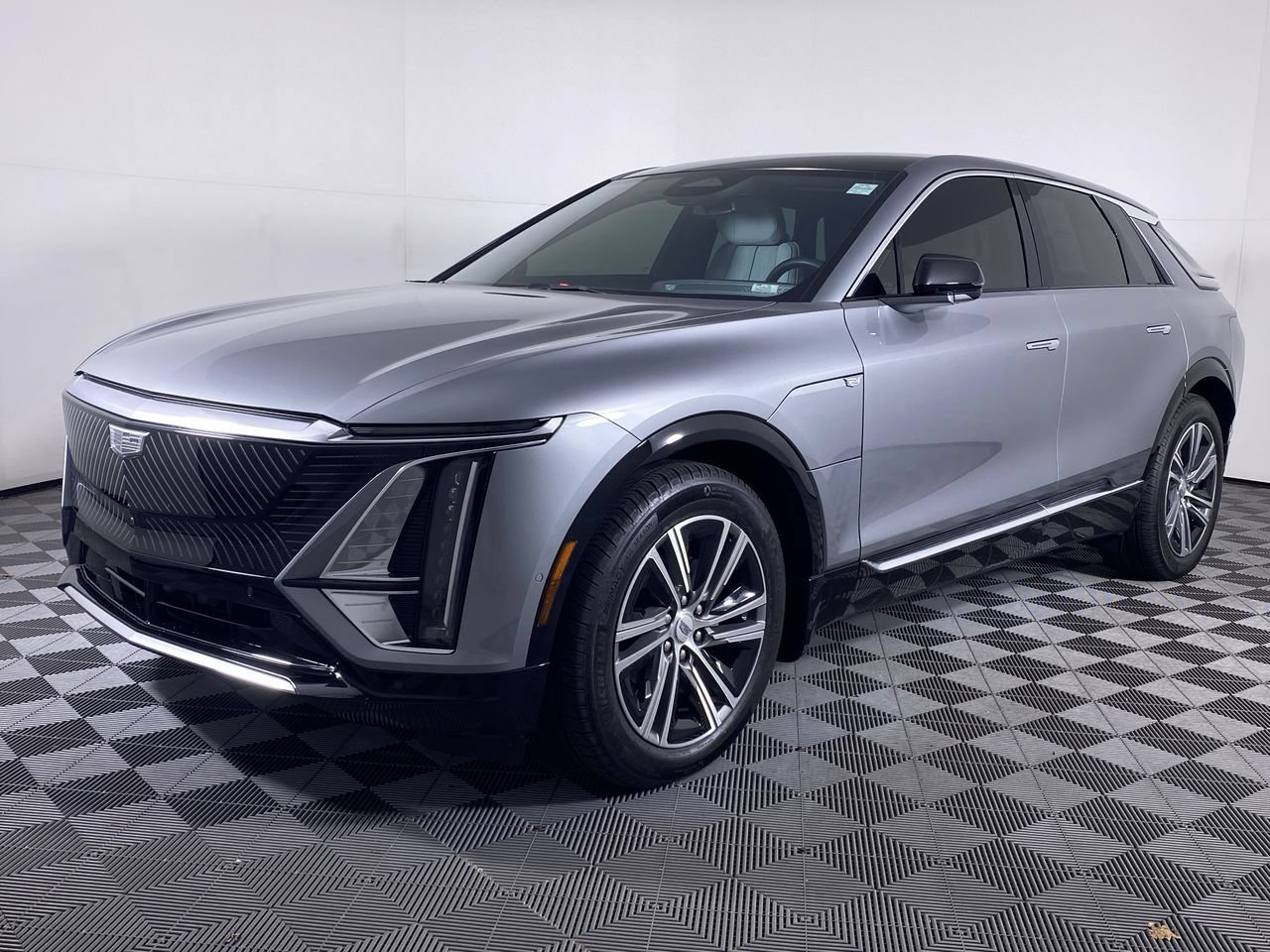 Certified 2024 Cadillac Lyriq Luxury w/ LPO, Floor Liner Package AWD/4WD image 18