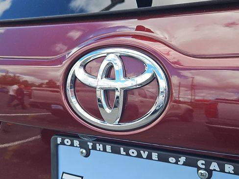 Used 2019 Toyota Highlander XLE AWD/4WD image 25