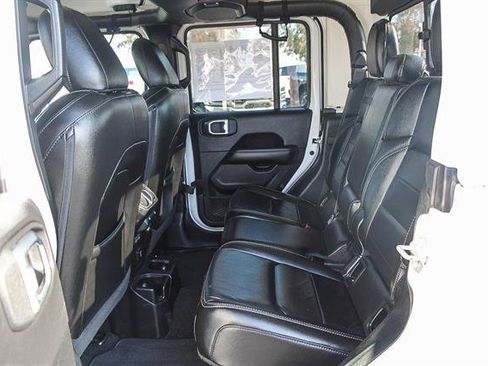 Used 2020 Jeep Gladiator Overland image 18
