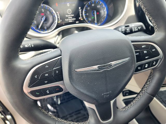Used 2024 Chrysler Pacifica Touring-L FWD image 20