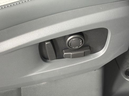 New 2026 Land Rover Defender 110 S image 34